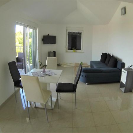 Apartmani Zaric Малинска Екстериор снимка