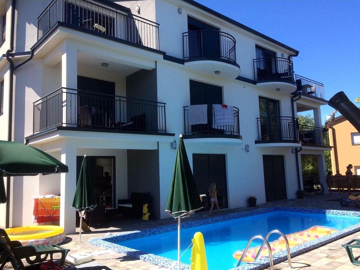 Apartmani Zaric Малинска Екстериор снимка