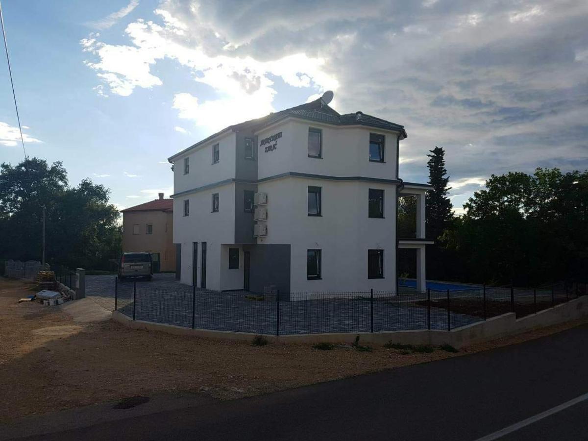 Apartmani Zaric Малинска Екстериор снимка