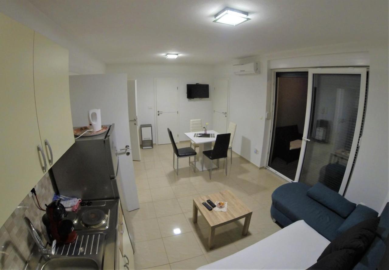 Apartmani Zaric Малинска Екстериор снимка