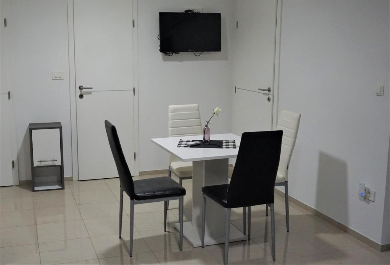 Apartmani Zaric Малинска Екстериор снимка