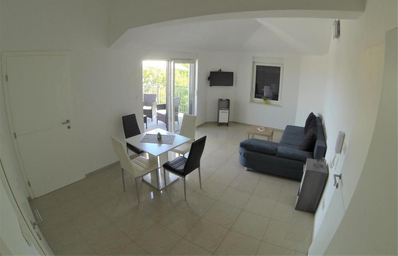 Apartmani Zaric Малинска Екстериор снимка