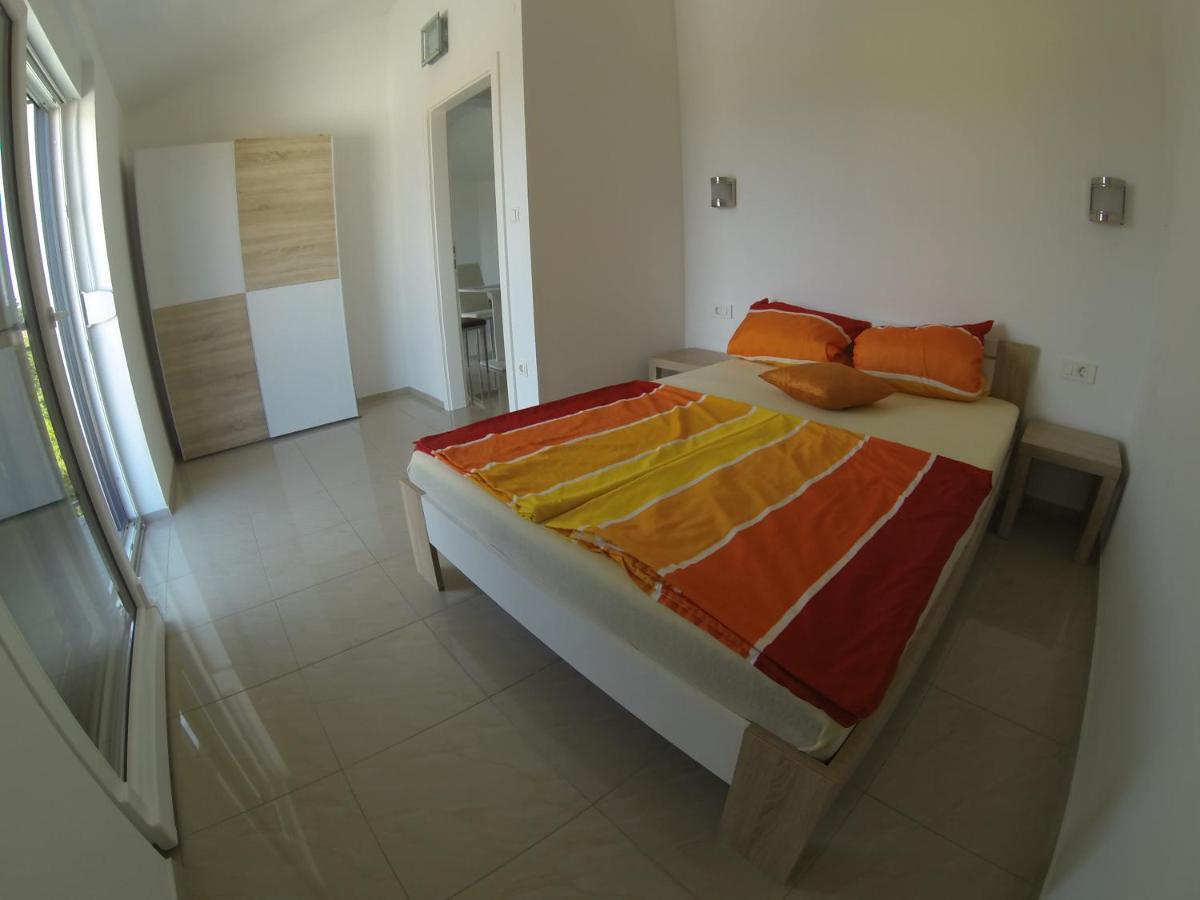 Apartmani Zaric Малинска Екстериор снимка